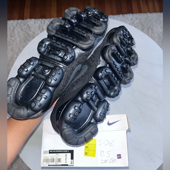 Nike Vapor Max Flyknit 3.0 Triple Black - Picture 2 of 9